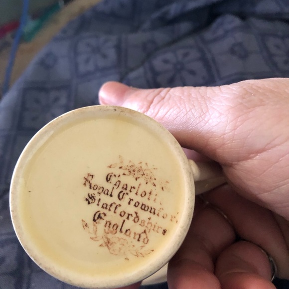 Royal Crownford English Tea Cup Set- 825 $30 or $25 w/offer - Picture 4 of 5